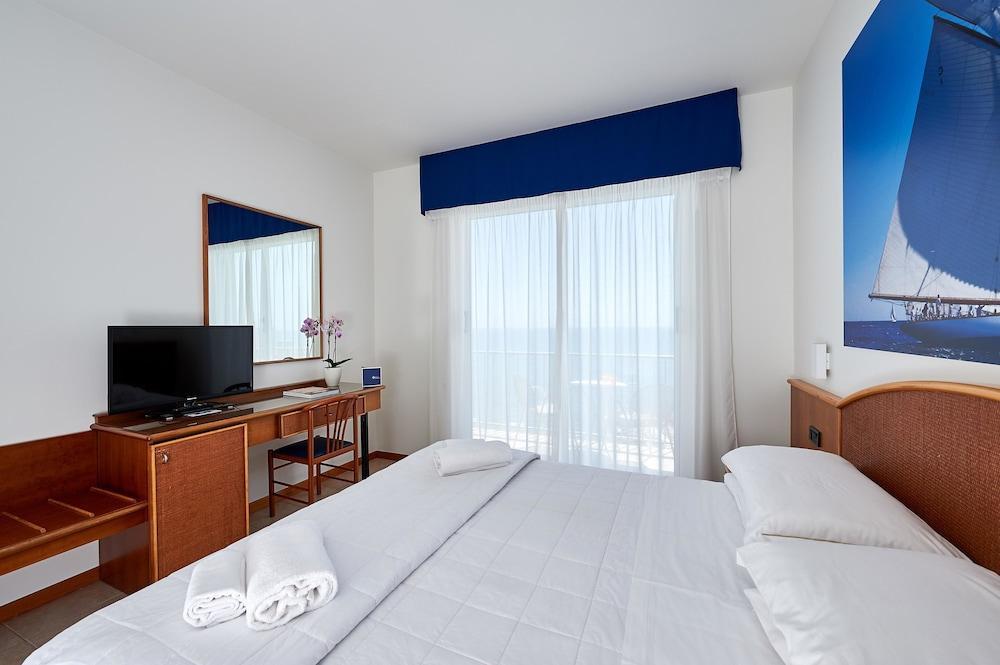 Hotel Croce Di Malta Империя Экстерьер фото