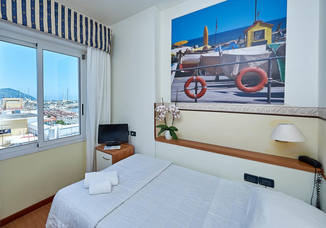 Hotel Croce Di Malta Империя Экстерьер фото